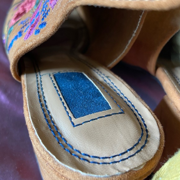 Tan Suede Booties Embroidered Florals Open Toe - Picture 16 of 16